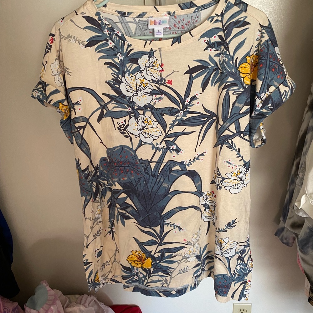 Lularoe Leah top